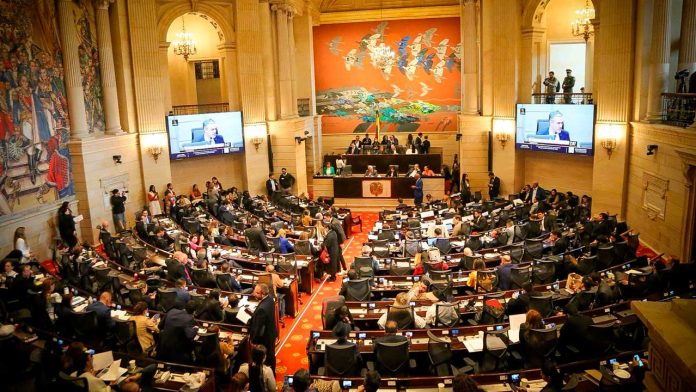 250924-Presidente-Petro-descarta-incremento-a-gasolina-y-cerveza-Congreso-aprobo-1280