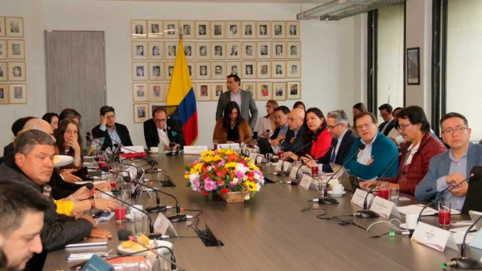 251210-Gobierno-buscara-acercar-propuestas-de-trabajadores-y-gremios-sobre-aumento-1280