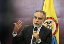 Ministro del Interior apoya el incremento del salario mínimo en dos dígitos
