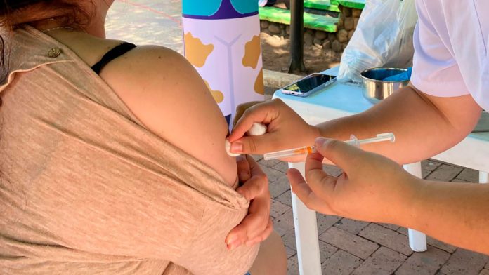 260326-Gobierno-urge-actualizar-esquemas-de-vacunacion-antes-de-viajar-en-Semana-Santa-1280