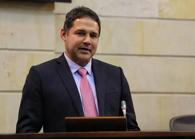 Con 56 votos: Honorio Henríquez se impone y es elegido presidente del Senado